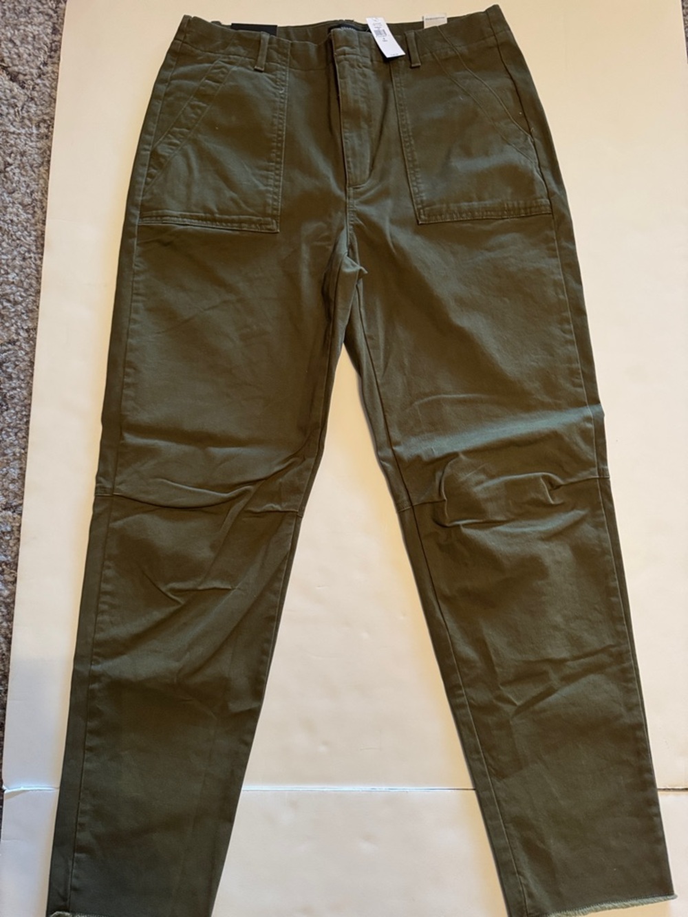 Women’s Banana Republic Factory Olive Green Cropped Cargo Pants